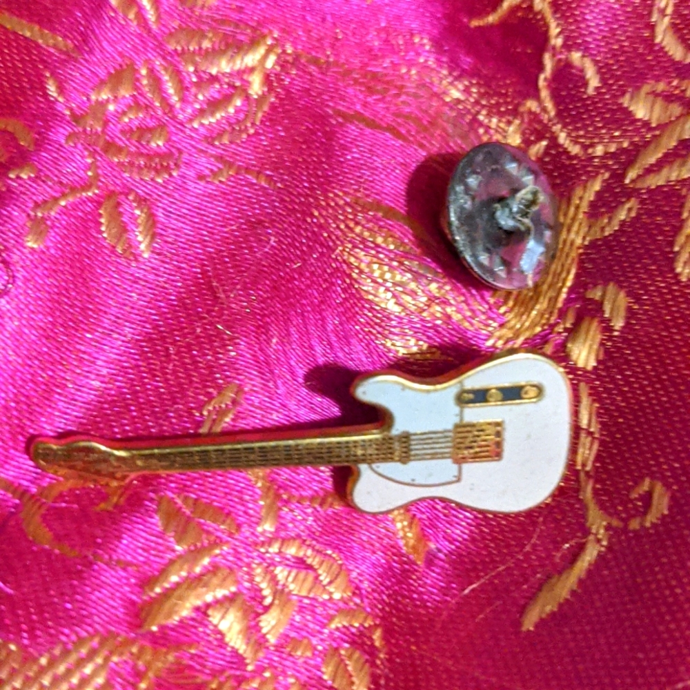 Guitars pin vintage gd tone enamel